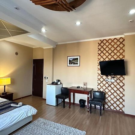 Tian-Shan Hotel Bisjkek Eksteriør billede