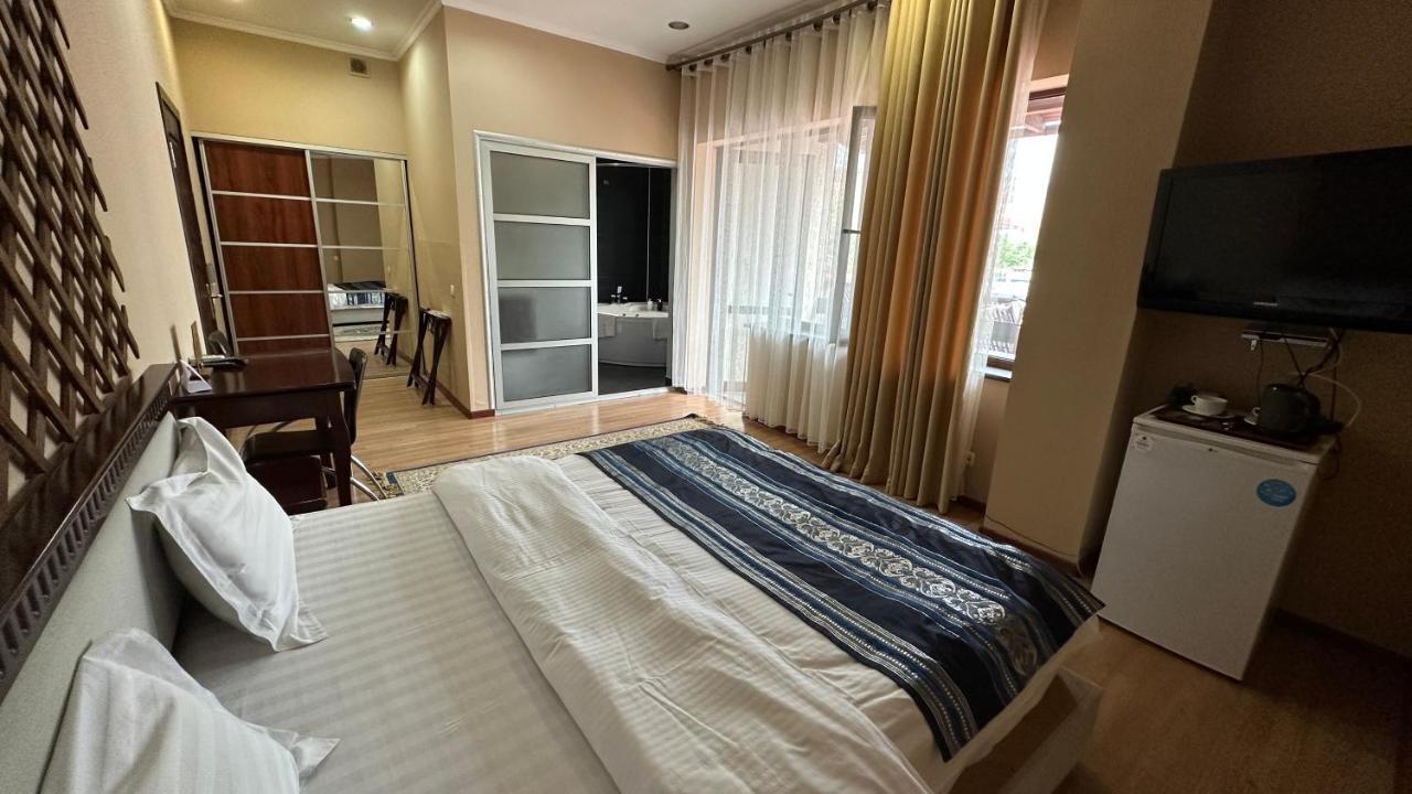 Tian-Shan Hotel Bisjkek Eksteriør billede