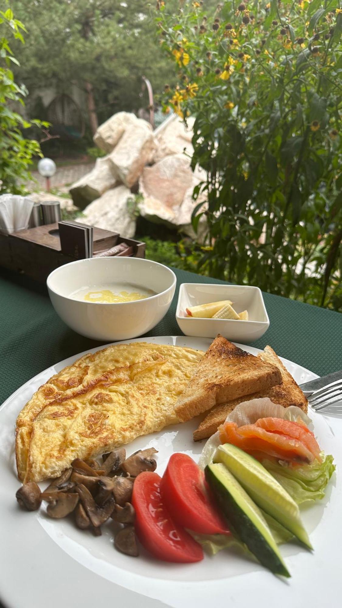 Tian-Shan Hotel Bisjkek Eksteriør billede