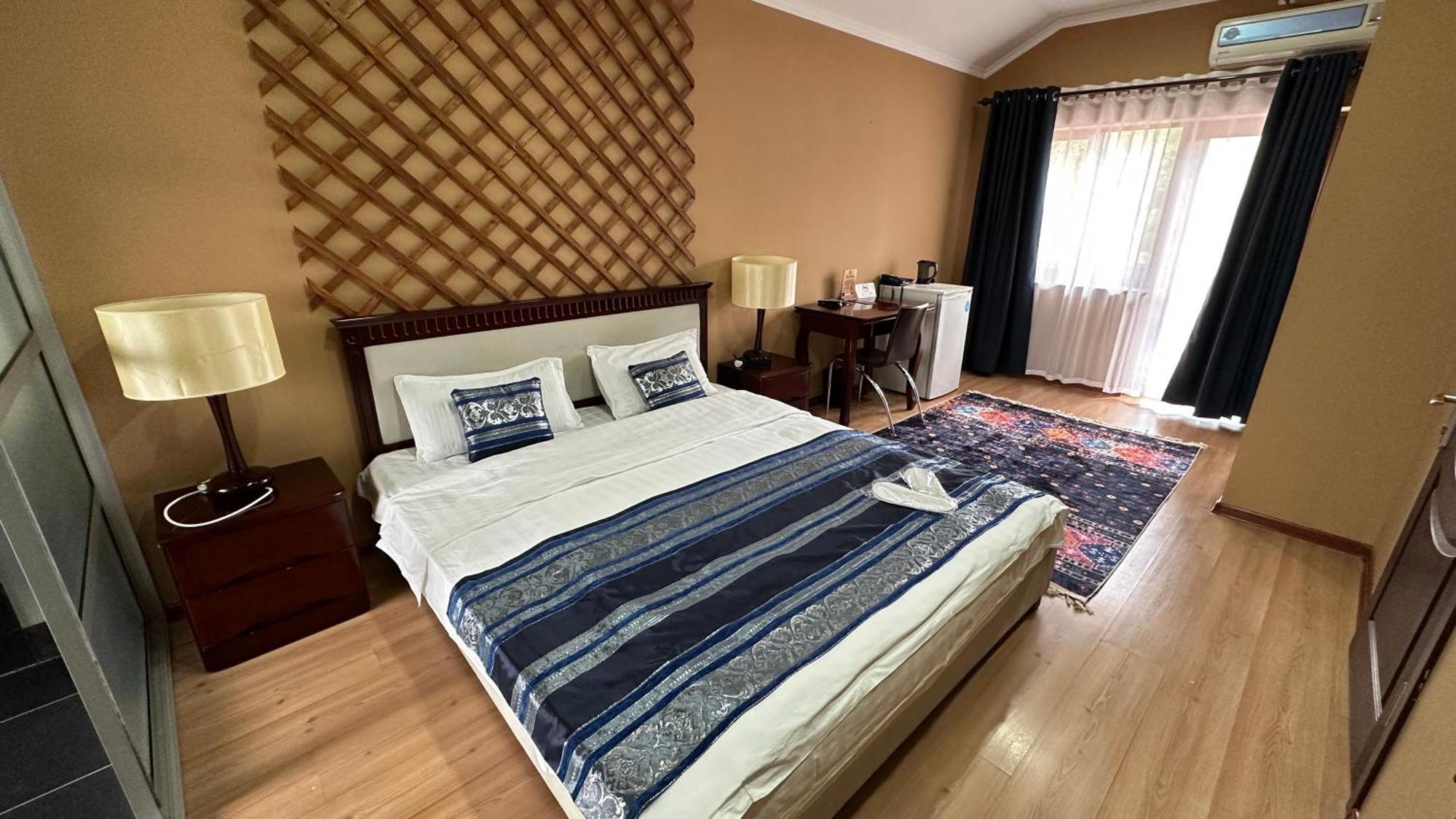 Tian-Shan Hotel Bisjkek Eksteriør billede