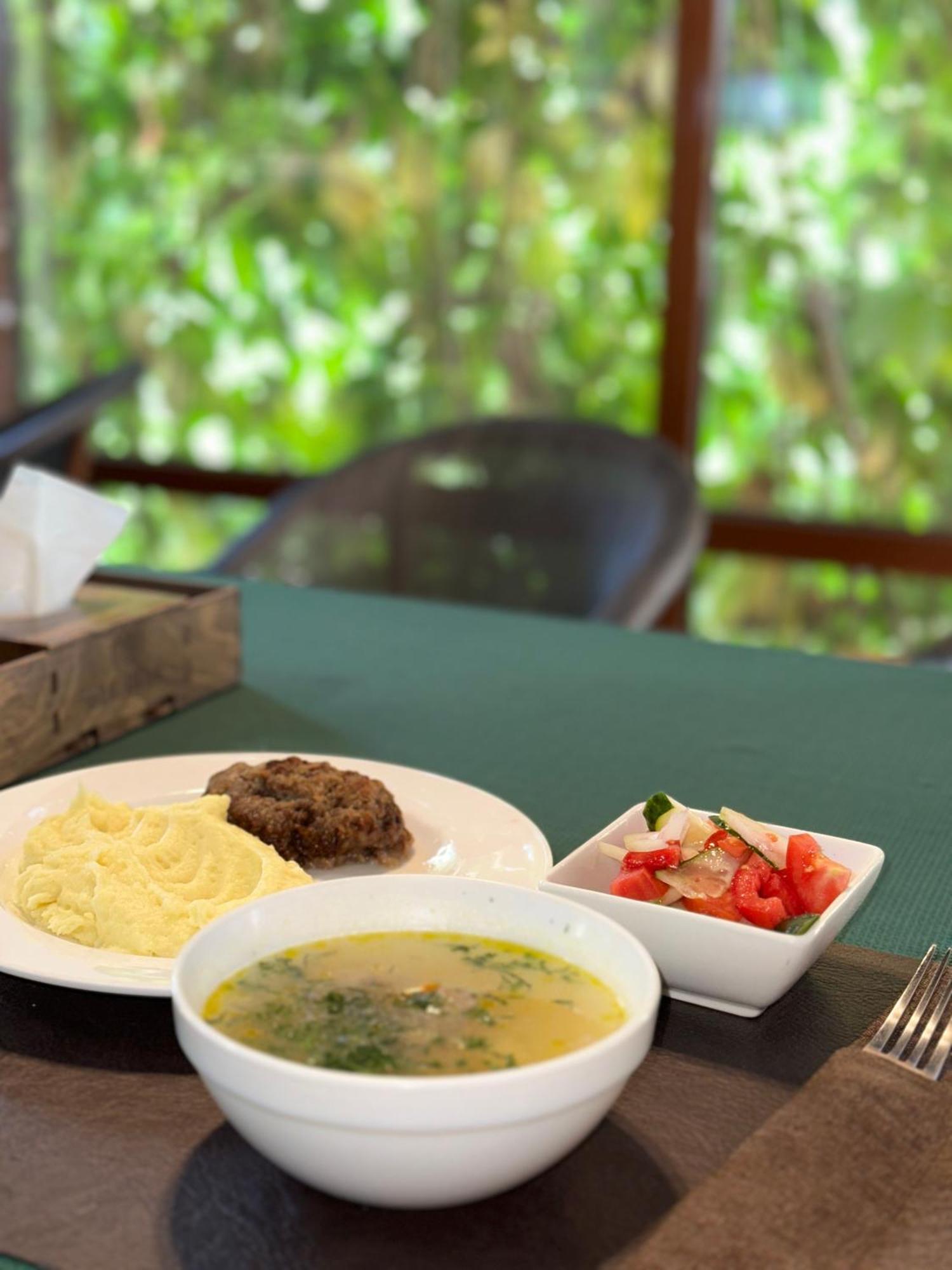 Tian-Shan Hotel Bisjkek Eksteriør billede